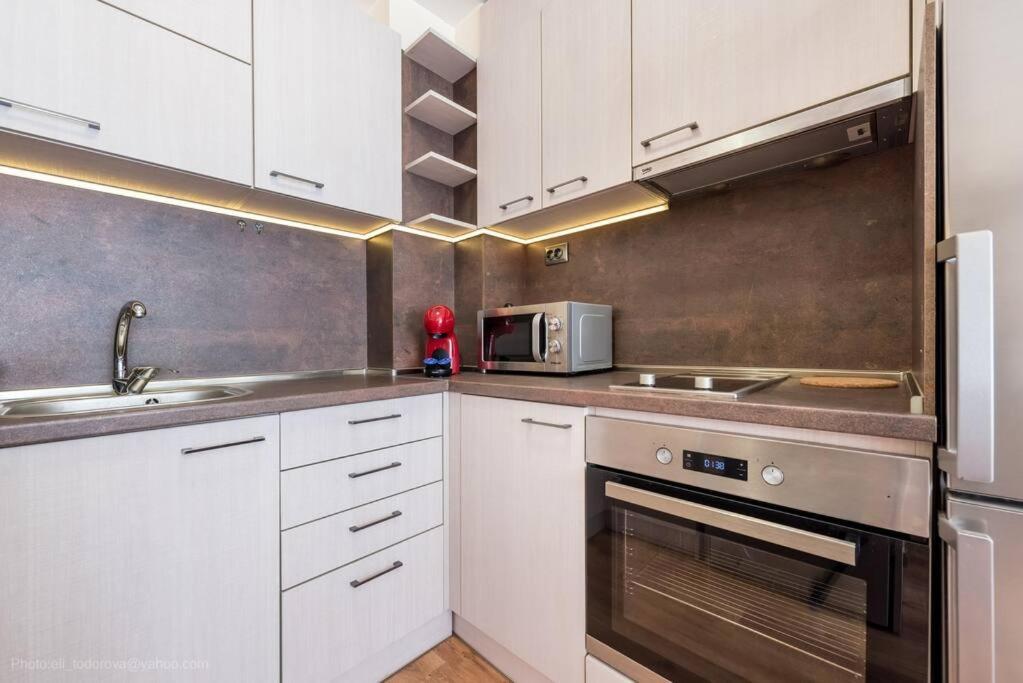 Bright Place Next To Grand Mall Varna Esterno foto
