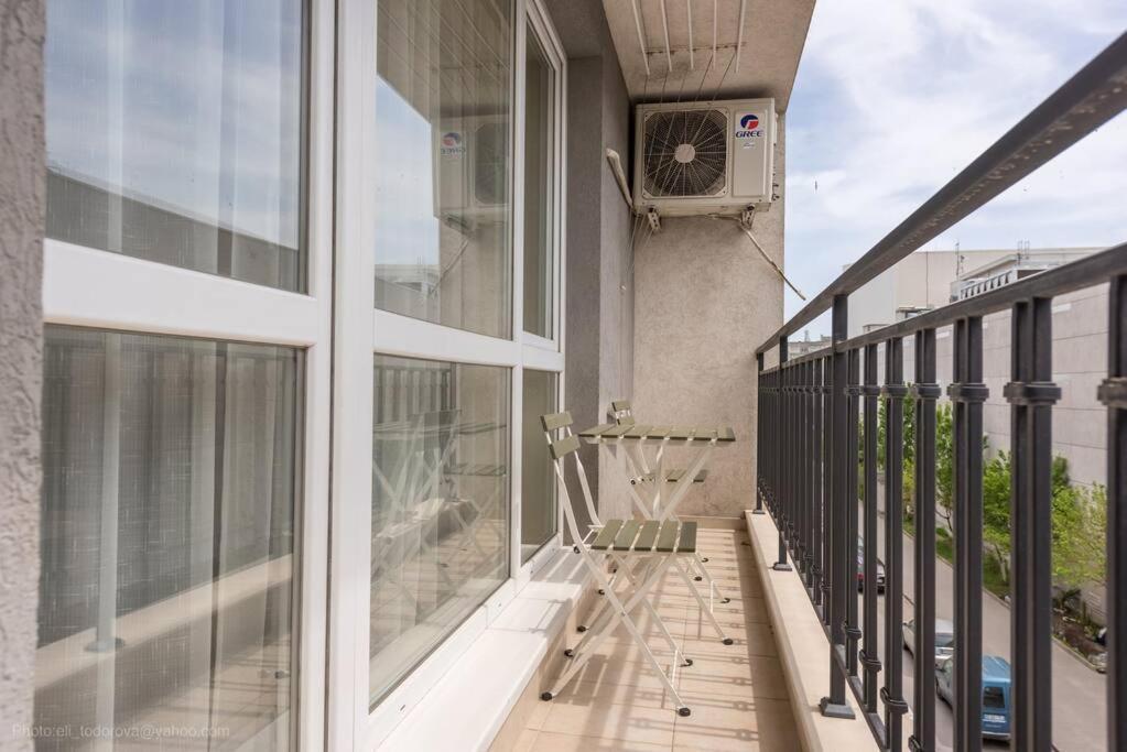 Bright Place Next To Grand Mall Varna Esterno foto