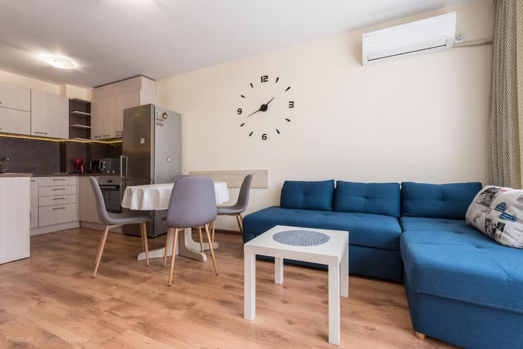 Bright Place Next To Grand Mall Varna Esterno foto
