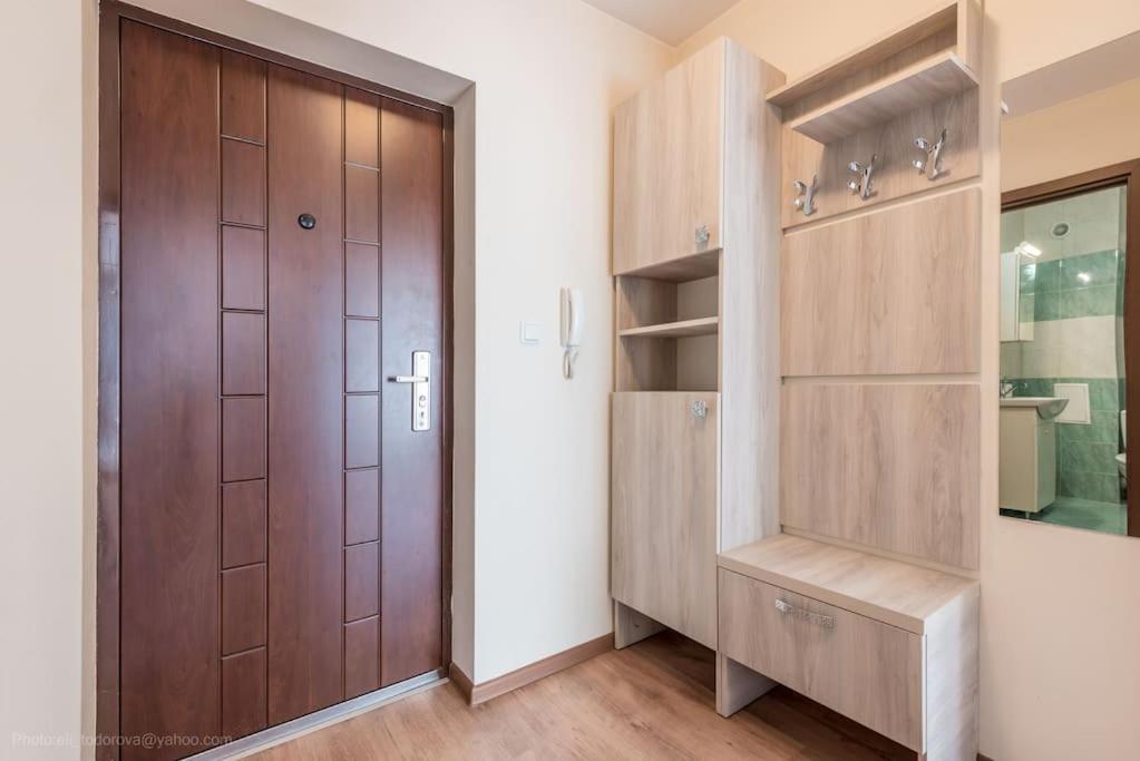 Bright Place Next To Grand Mall Varna Esterno foto